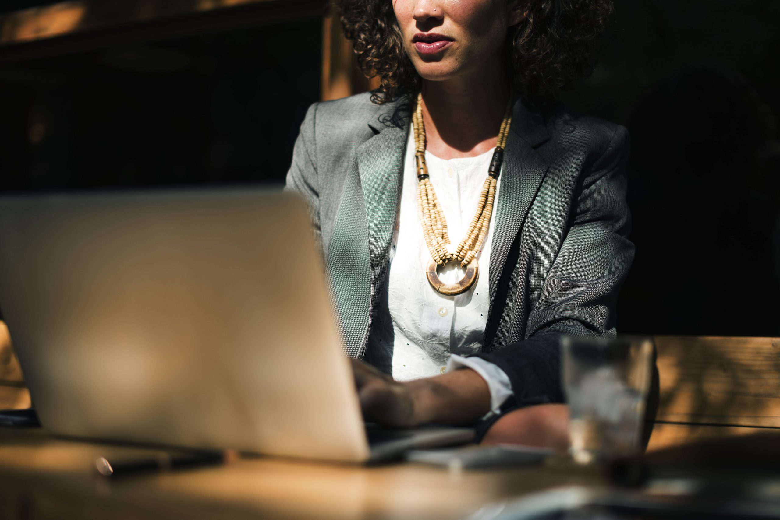 CRM Report Joias: Como multiplicar a conversão e o ROI do seu e-commerce em 2026 CRM Report Joias: Como multiplicar a conversão e o ROI do seu e-commerce em 2026